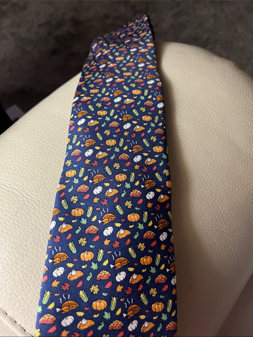 Vineyard Vines Navy Tie with Pumpkin & Pie - Thanksgiving/Fall. New. Men. Silk.